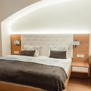 Szálloda Operna Klet, Ljubljana